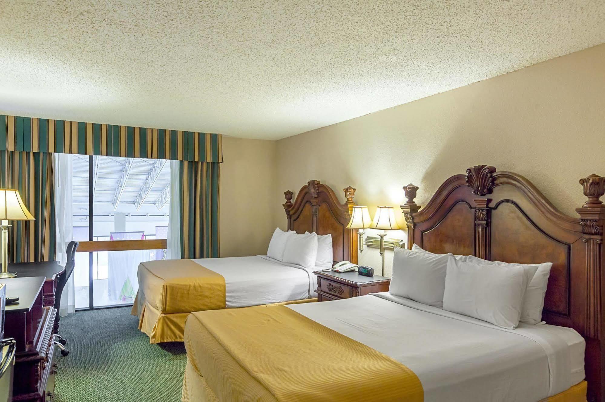 Magnuson Grand Desoto Otel Dış mekan fotoğraf